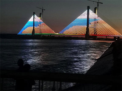 โครงการแสงสว่างกลางแจ้งของโกโก้ดาราสะพานในซินเจียง